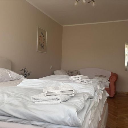 Red Square Apartment Pirot Exterior photo