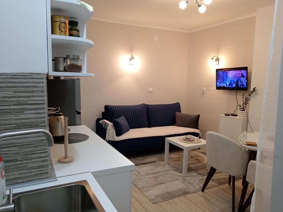 Red Square Apartment Pirot Exterior photo