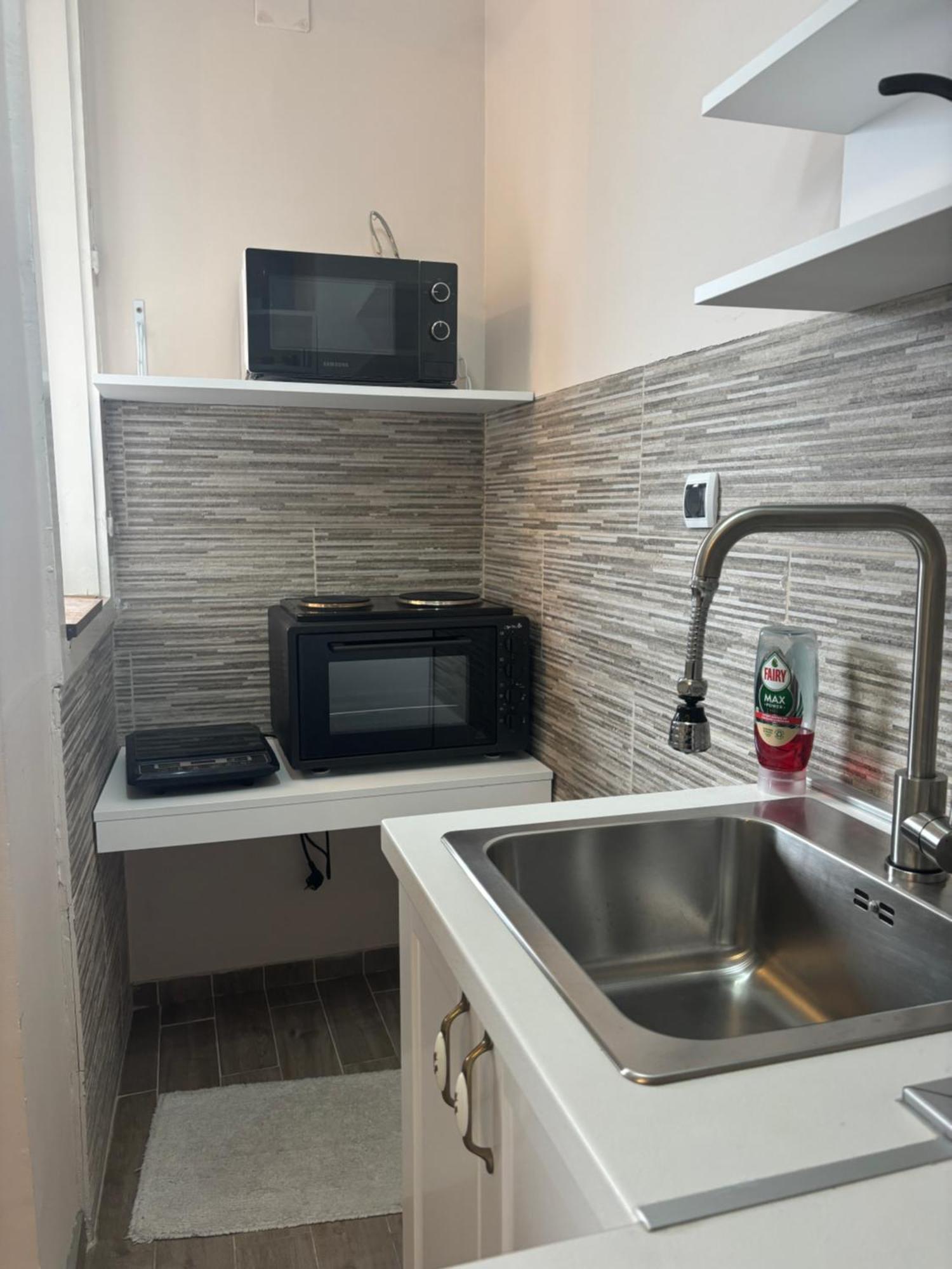 Red Square Apartment Pirot Exterior photo